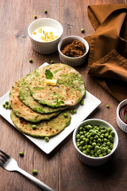 Green Peas Stuffed Flat Bread 또는 Matar Ka Paratha는 인도 북부의 전통 음식입니다. 망고 ...