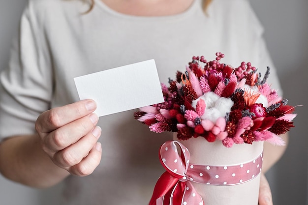 premium-photo-greeting-or-business-card-mockup-and-dried-flower