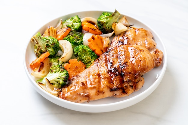 Premium Photo | Griled chicken breast steak with vegetable