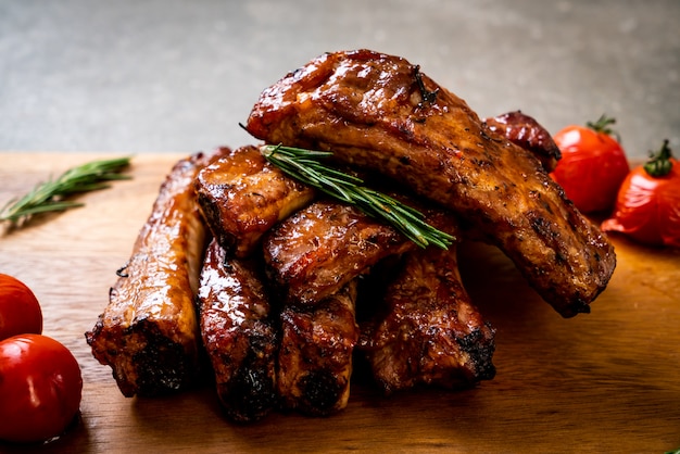 Grilled barbecue ribs pork | Premium Photo