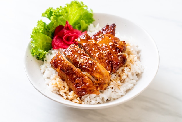 Grilled chicken with teriyaki sauce on topped rice Premium Photo