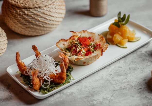 Grilled crabs with bread canape stuffed with green salad and pinapple slices Free Photo