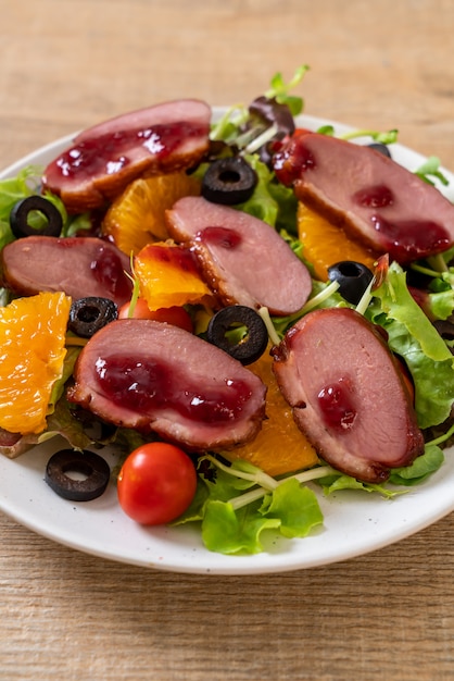 Premium Photo | Grilled duck breast salad