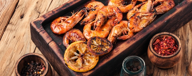 Premium Photo | Grilled large prawns