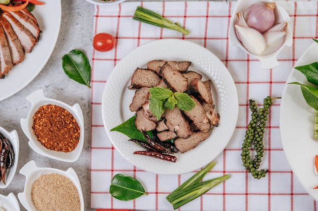 Free Photo Grilled Liver Slices With Sliced Aƒaƒa A Aƒa A A Aƒa A A Aƒaƒa A Aƒa A A Aƒa A A Lime Carrots Chili Spring Onions And Mint