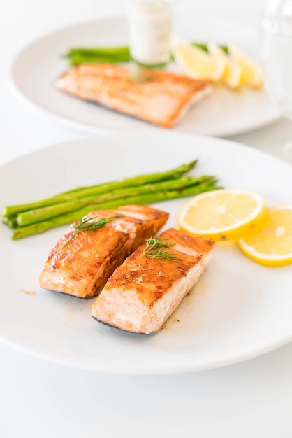 Grilled salmon steak | Free Photo