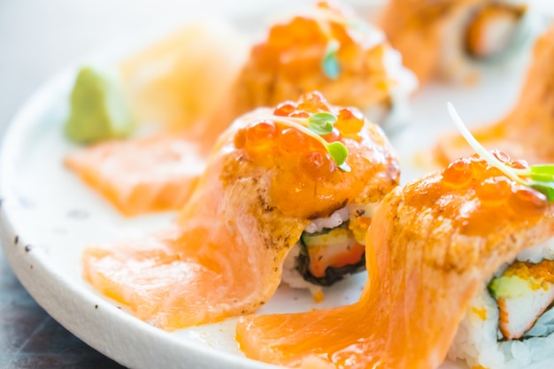 Free Photo | Grilled salmon sushi roll