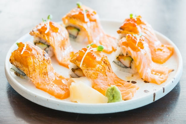 Grilled salmon sushi roll  Photo | Free Download