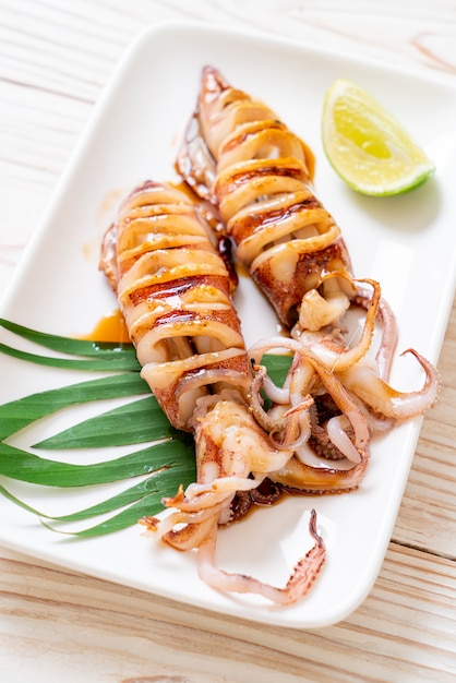 Premium Photo | Grilled squid with teriyaki sauce