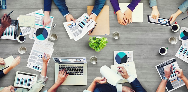 Group of business people having a meeting Premium Photo