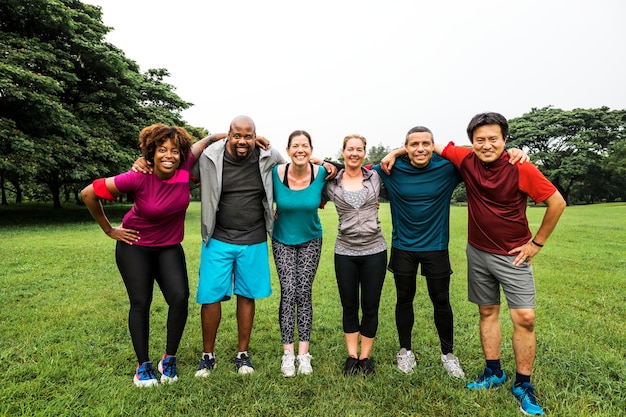 Premium Photo Group Of Cheerful Diverse Friends In The Park