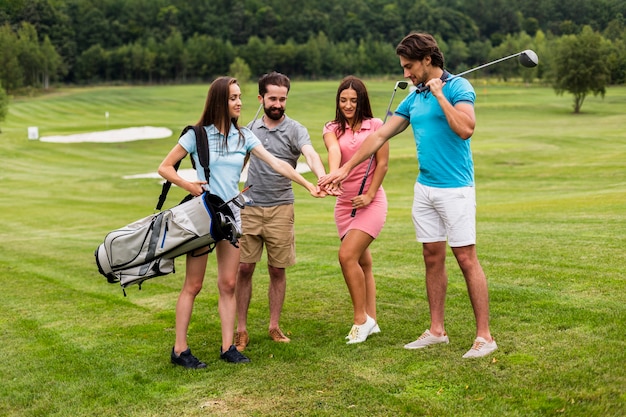 Group of golfers preparing for the game | Free Photo