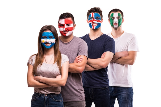 塗装面を持つアルゼンチン クロアチア アイスランド ナイジェリア代表チームのファンのサポーターのグループ 無料の写真