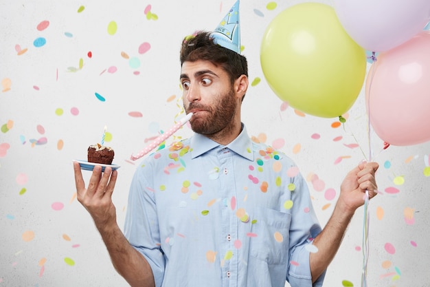 Free Photo | Guy with party hat and confetti