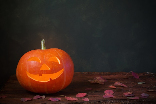 Halloween pumpkin on dark | Premium Photo