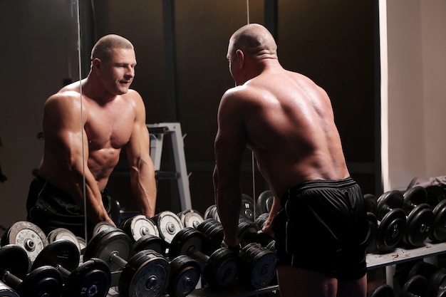 Handsome muscular man at a gym Free Photo