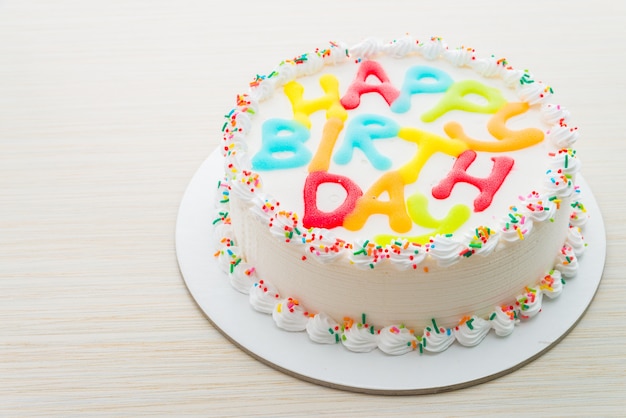 Free Photo | Happy birthday cake on wooden background