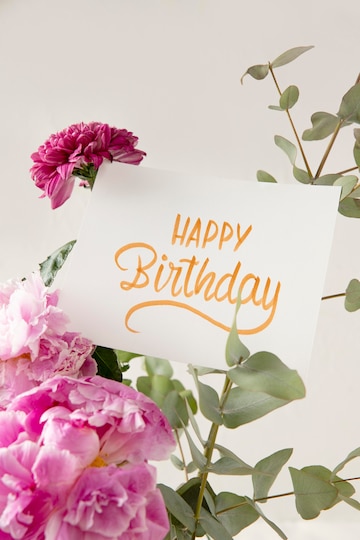 Free Photo | Happy birthday card with flowers composition