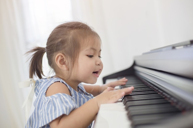 piano for toddler girl