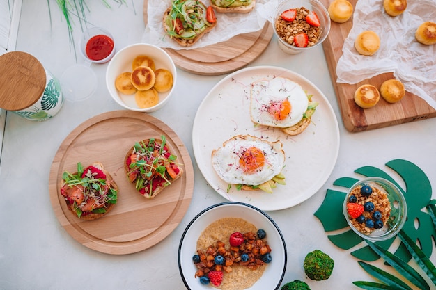 Premium Photo | Healthy breakfast on the table on wooden desk