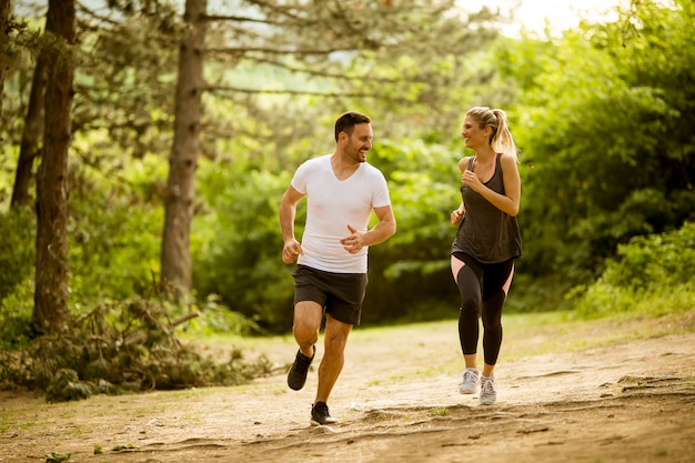 Photo | fit and sportive couple running in nature