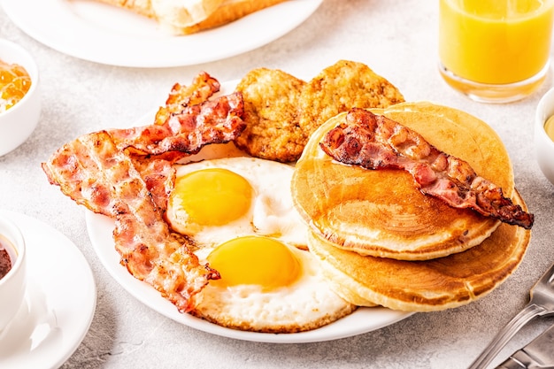 Premium Photo | Healthy full american breakfast with eggs bacon ...