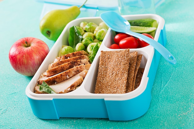 Premium Photo | Healthy green meal prep containers with chicken fillet ...
