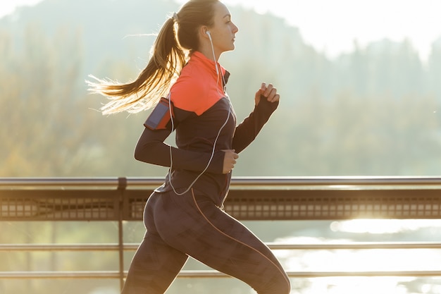 Healthy woman running with blurred background Free Photo