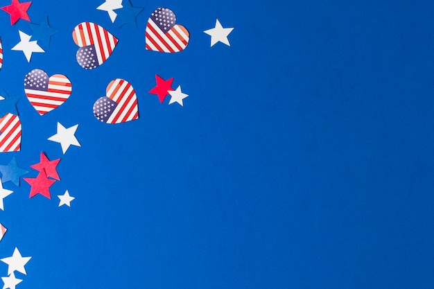 ハート形アメリカ国旗と青い背景の星 無料の写真