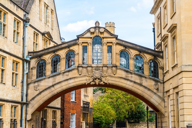 Premium Photo Hertford Bridge Popularly Known As The Bridge Of Sighs In Oxford Uk