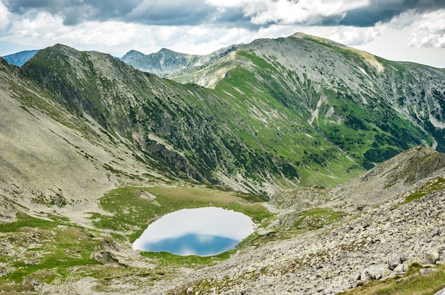 Hi-res panorama of retezat mountains, romania, europe Premium Photo
