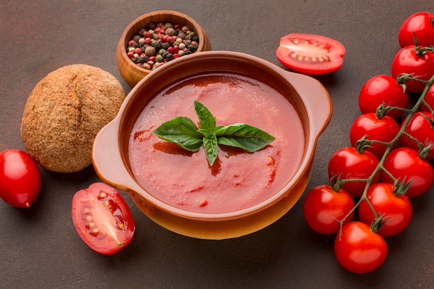 High angle of winter tomato soup in bowl with bread Free Photo