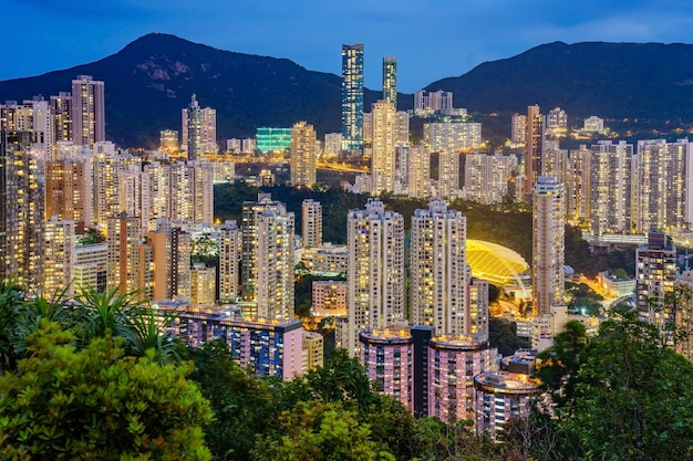 홍콩의 Jardine 's Lookout과 Happy Valley의 고층 아파트 | 프리미엄 사진