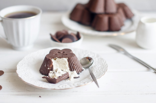 Premium Photo Homemade Glazed Cheese Curds With Chocolate And Cup Of