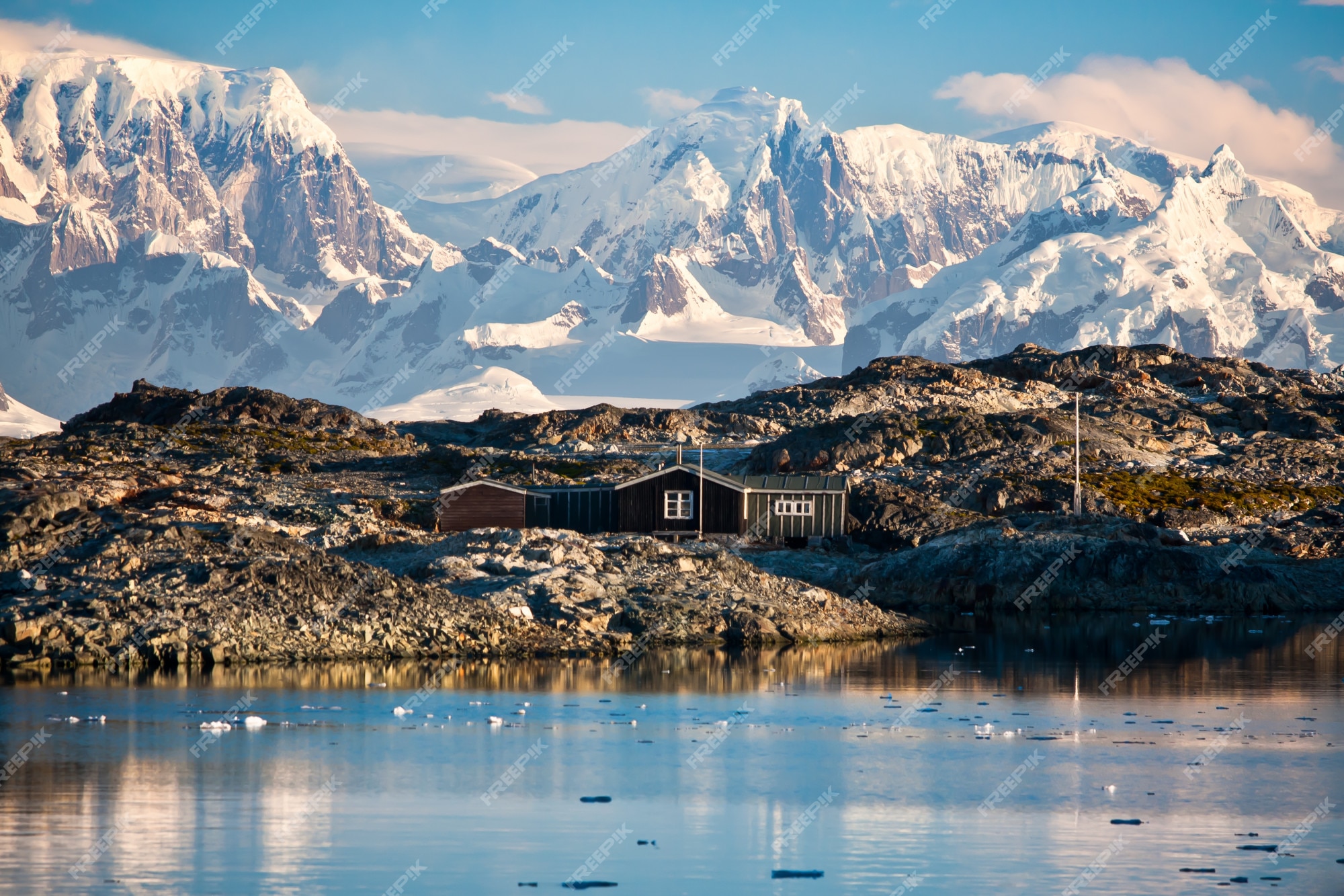 Premium Photo A house in antarctica