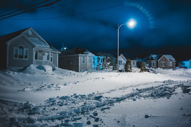 雪の夜の家 無料の写真