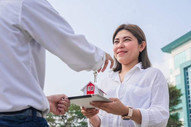 Premium Photo Husband buys a house for his w picture image