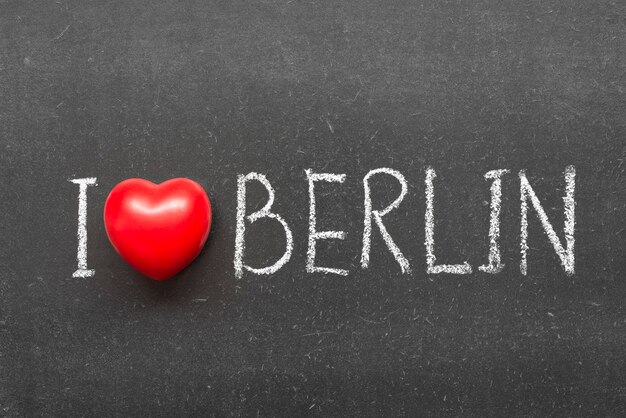 Premium Photo I love berlin phrase handwritten on chalkboard with