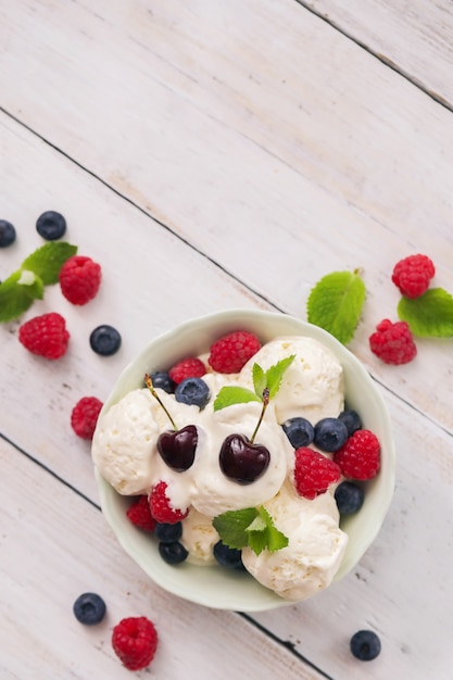 Fun Christmas-themed family ice-cream party at home
