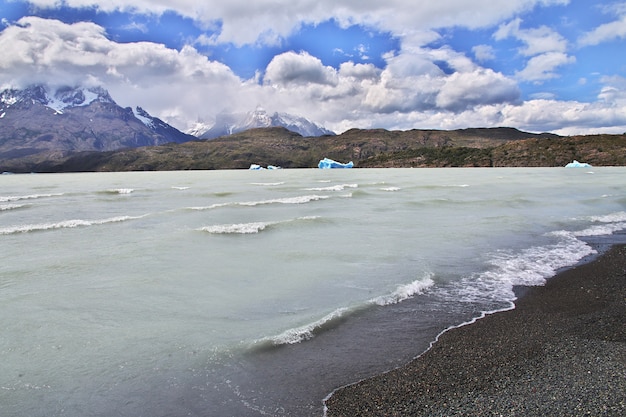 Premium Photo Iceberg On Lago Gray Lake Landscape