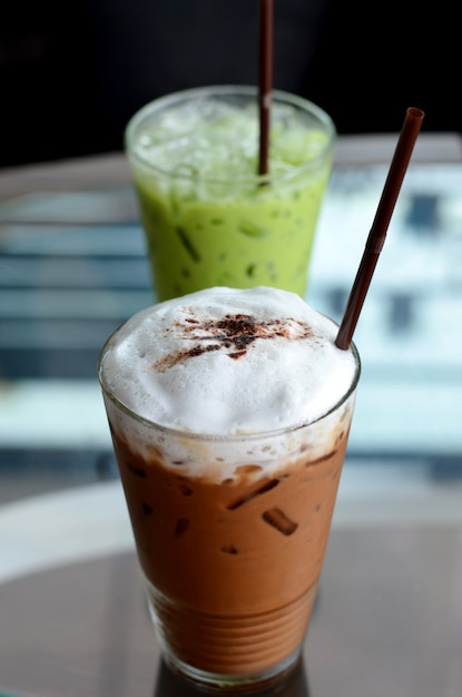 Iced coffee and green tea | Premium Photo