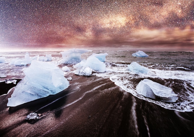 アイスランド ヨークルサルロンラグーン アイスランドの氷河ラグーン湾の美しい寒い風景写真 無料の写真