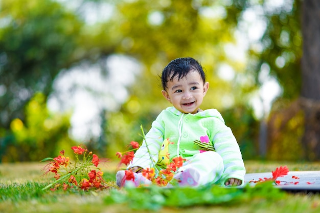  Indian  cute  baby  boy  Photo Premium Download