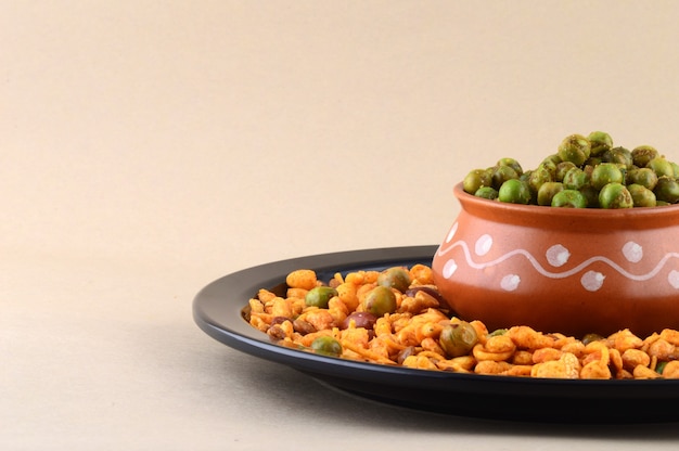 Premium Photo | Indian snack : mixture and spiced fried green peas ...