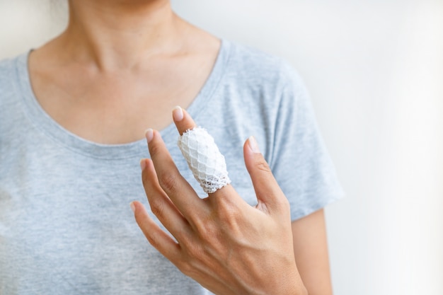 finger gauze bandage
