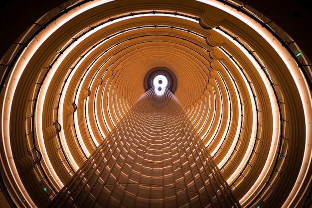 中国 上海のグランドハイアットホテルのロビーから見上げるジンマオタワーのインテリア 無料の写真