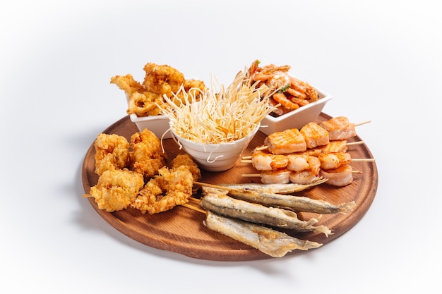 Premium Photo | Isolated fried beer platter with fish and shrimps