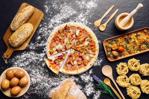 Free Photo | Italian food decoration with pizza and pasta