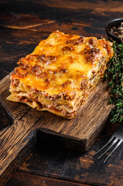 Premium Photo | Italian lasagna with bolognese sauce and mince beef ...