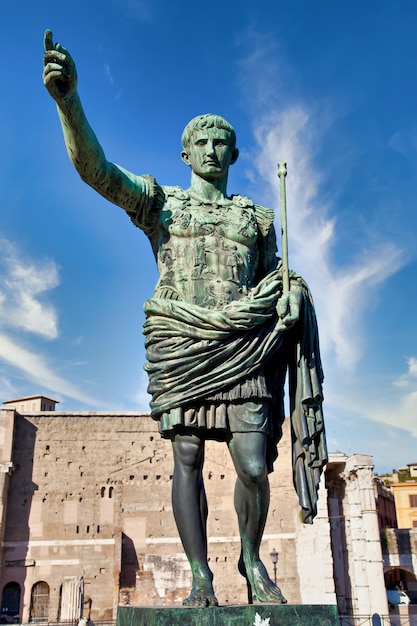 Premium Photo | Italy, rome. statue in a public street of the roman ...